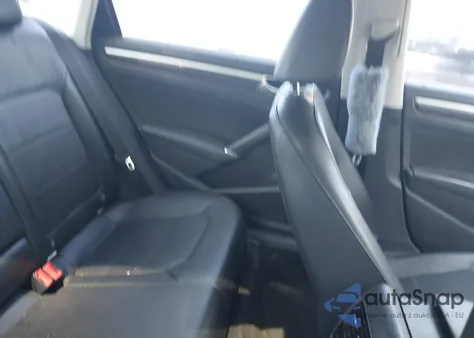 2016 Volkswagen Passat 1.8T Se z USA, uszkodzony, nr VIN 1VWBT7A32GC011587